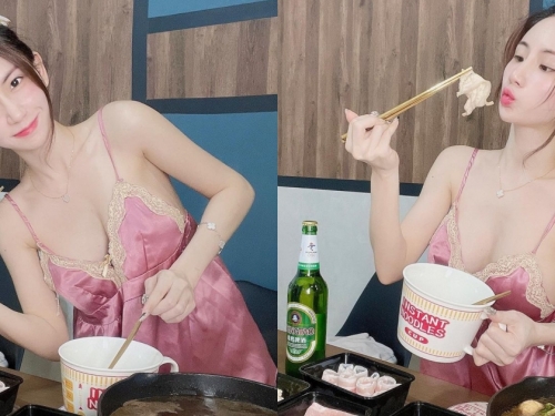 大馬正妹「穿睡衣露雪乳」在家吃火鍋，性感「白色肉球」呼之欲出！不愧是麻辣鍋～