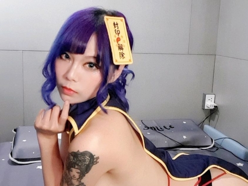 又大又萌的妹子！巨乳正妹超商露出　穿起衣服總是空間不足！