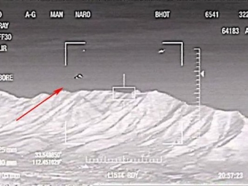 美軍機密影片流出　戰機拍下神祕「三角幽浮」