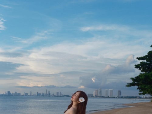 巨乳尤物「雲嫣」曼谷度假秀芭比身材！「沙漏型S曲線」讓網友眼冒愛心！