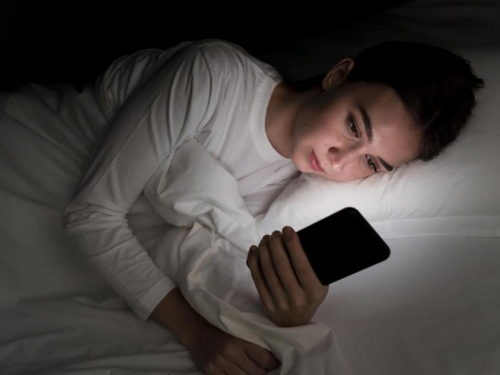 半夜撥給老公竟成「靈異電話」 網回應嚇到她：比鬼故事還恐怖