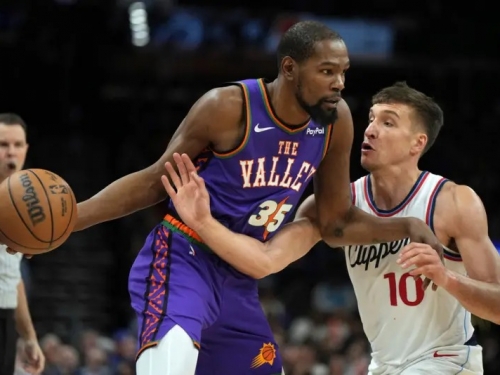 NBA》太陽爆內鬨？KD場邊拒跟教練擊掌　親自回應：愚蠢至極別想帶風向