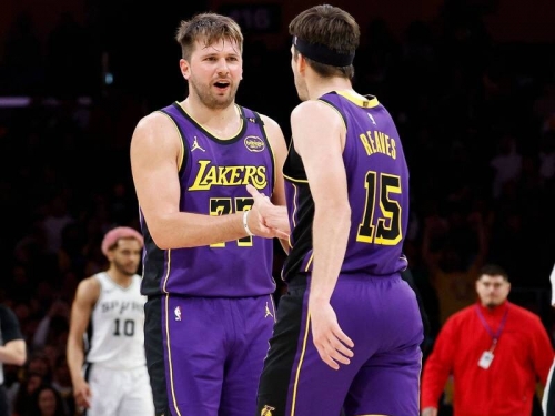 NBA》超猛！里維斯30分+東契奇21分14助攻 湖人打爆馬刺升回西4