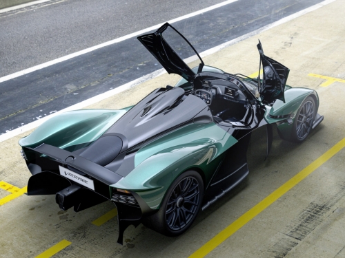 「上空女武神」參上！Aston Martin Valkyrie Spider 夾帶1,155匹馬力開篷降臨地表