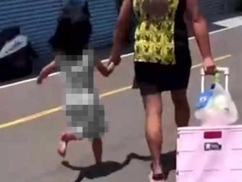 不當管教？！令女童赤足走滾燙柏油路20分 尖叫哭喊引路人不忍