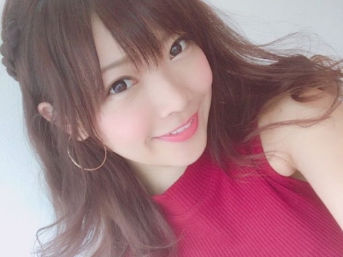 解放F奶！性感歌手「藤田惠名」把胸前可口雪乳擠得好滿：根本是極品！