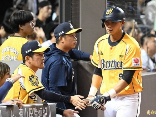 中職》從少棒到職棒第1支再見安打 岳政華的感想是「滿爽的！」