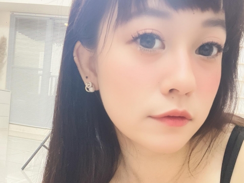 巨乳保險小秘書《泱泱》為你量身訂做客製化色色計畫書！