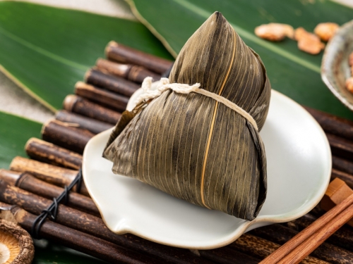戰國古墓出土神祕包葉圓餅 竟是「中華第一粽」