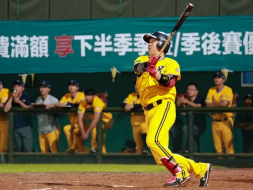 中信單場4轟終止7連敗 詹子賢並列全壘打王