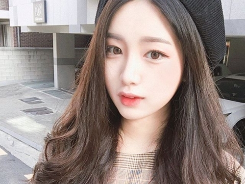 腰束奶澎「政治系正妹」！高顏值妹子年紀小小20歲身材這樣也太違法了吧.....