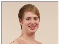 19歲英男「B奶」找不到女友！　賣愛車動縮乳手術