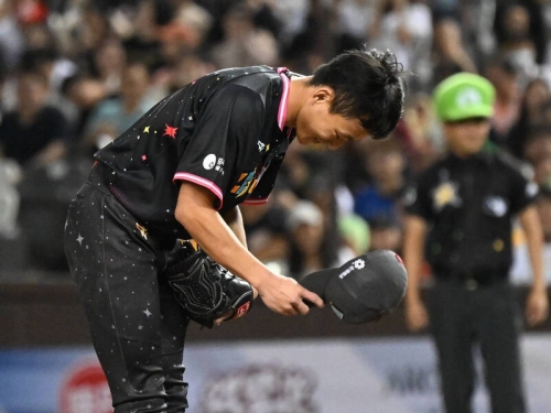中職明星賽》用滑球三振林智勝 郭天信非常懊悔「學長對不起！」