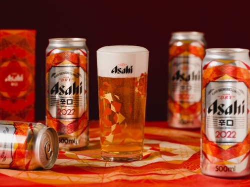 亞洲首發！ASAHI SUPER DRY 推出「朝日迎春」限量酒瓶　金黃設計讓你一喝就旺！