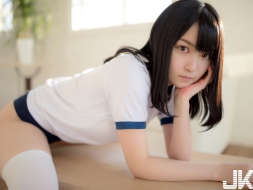 制服控快來！「清純女高校生」換上布魯馬　男同學都忍不住衝動了！