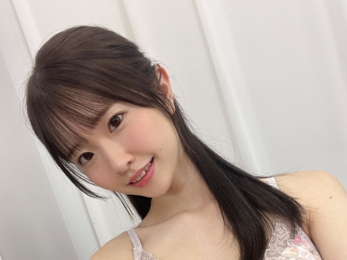 有I罩杯！她性感內衣or全裸上陣「男友都不硬」　急了：我的問題嗎？