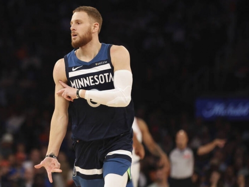 NBA》兄弟籃球遭拆夥 迪文森佐首回尼克主場狂噴板凳垃圾話