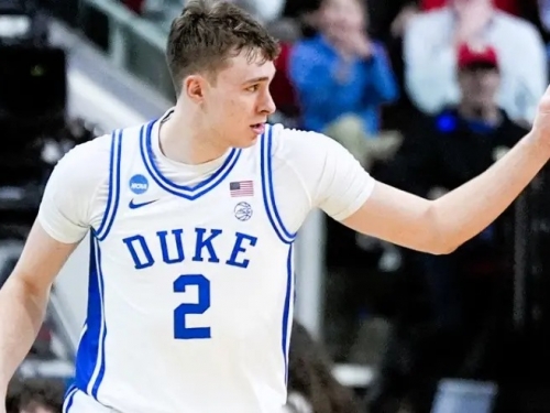 NBA》狀元Flagg打破白人刻板印象！詹皇都成小迷弟　Curry讚他像開外掛