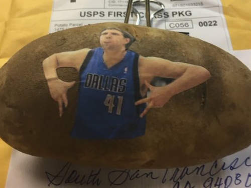 球迷惡作劇？德佬信封迸出一顆馬鈴薯...NBA掀起一波「馬鈴薯瘋」！