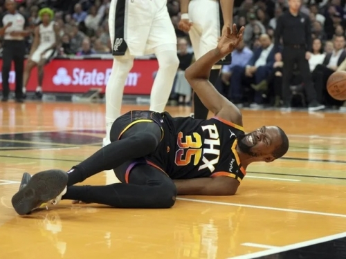 NBA》杜蘭特上半場又扭傷 太陽靠布克末節12分勝馬刺