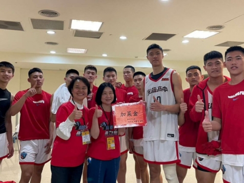 HBL》慶賀光復高中勇奪二連霸 竹市府發千份雞排