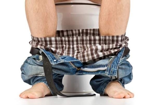 《男生坐著尿尿的理由》哥需要坐下來靜靜思考自己的人生...？