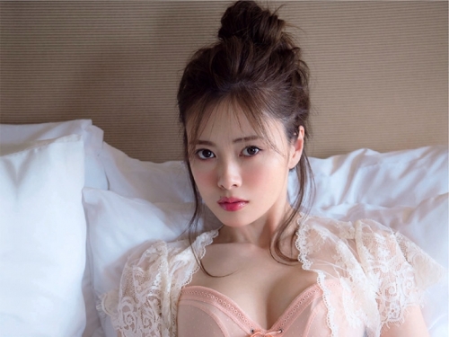 本世紀最高銷售紀錄！「白石麻衣」用白嫩雙乳與蜜桃臀創造寫真神話！