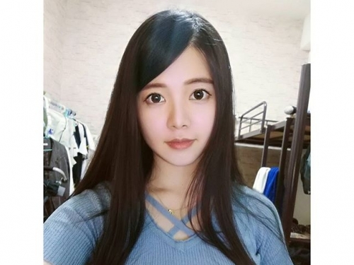 超胸「武術館巨乳妹」自備超猛胸器買鹹酥雞，視線根本移不開「胸前大饅頭」啊！