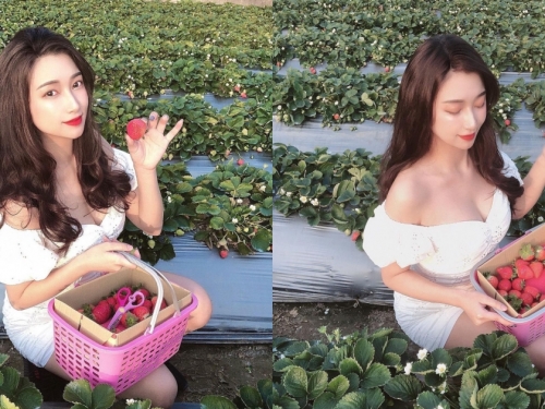 甜美正妹娜娜米Nana小洋裝秀「香肩美乳」採草莓，超養眼畫面讓人也想來兩口！