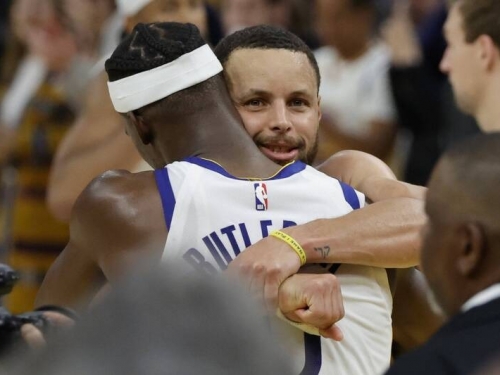 NBA附加賽》勇士兩老締史上首見壯舉！巴特勒讚柯瑞：他就是蝙蝠俠