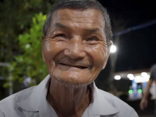 60多年沒睡過覺！ 越南8旬老翁童年高燒「永久性失眠」