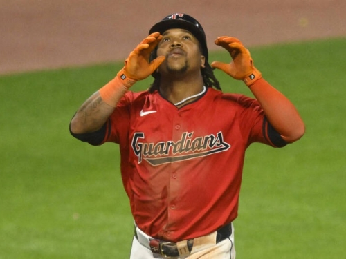MLB》守護者強打拉米瑞茲「準完全打擊」 差2轟就達「40-40」！