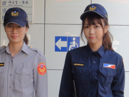甜美女警黃衣淳神似暗黑女神「三上悠亞」　網友：願意被她逮捕上銬
