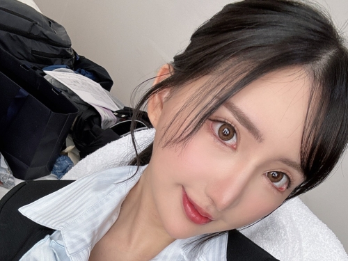 巨乳小秘書「楪カレン」男友公司被收購，慘遭新任老頭社長全身調教！