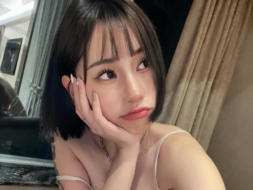 正妹同事上班偷看限制級漫畫　下班後比漫畫劇情還更色