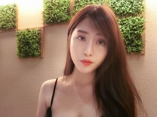切她中路！E奶辣模看診不穿內衣，還把「內內搬起來給他聽」：真的好尷尬！