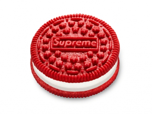 太獵奇！Supreme 2020春夏配件新品，竟推出印有Logo的雙倍夾心Oreo？！