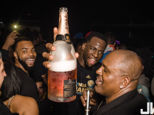 冠軍夜基情夜！嘴綠喝到茫醒來驚覺：我睡在K湯家裡的沙發上…？