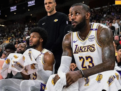 NBA》Bronny James20歲生日跟老爸詹皇同台演出！一照片讓人回到過去