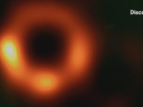 200位科學家串連全球8大天文台望遠鏡 《黑洞獵人》解開人類史上最大謎團