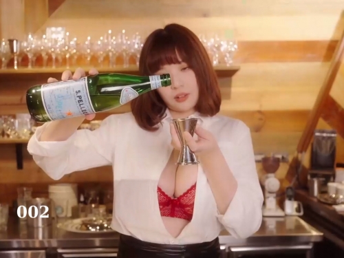 激情酒吧巨乳調酒師招牌「特調奶酒」讓人還沒喝就醉！