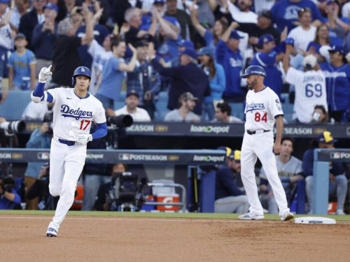 國聯冠軍賽》「巨怪強森」接到大谷史詩1轟！幸運球迷早有預感直發抖