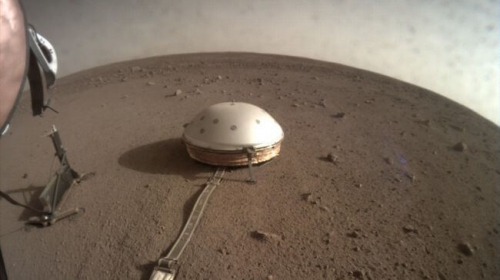 NASA 洞察號首次偵測到火星地震訊號