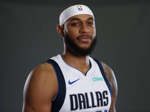 NBA》獨行俠傷病魔咒再現？ 剛續17.7億約中鋒訓練營首日扭傷腳踝