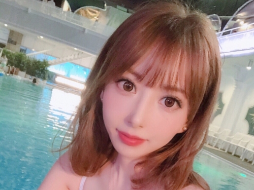 性感正妹翻糖師ARISA「胸懷大痣」講課　害學生沒辦法專心聽課！