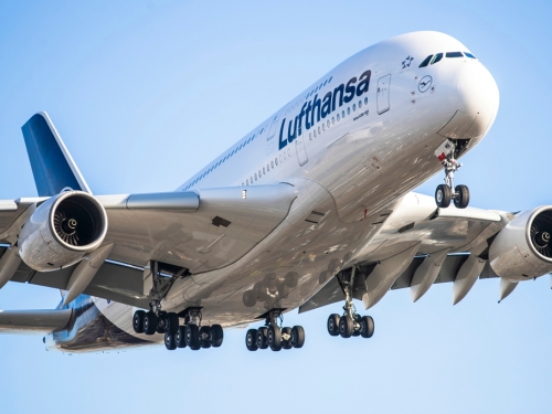 漢莎航空副機長獨留駕駛艙昏倒 飛機10分鐘無人操控