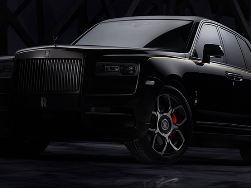 極致奢華之黑！「暗黑女神」Rolls-Royce Cullinan 降臨，耗時21天打造的「黑到發亮」鉻金塗裝