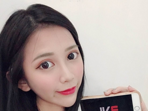 美乳鄰家女孩－黃萱 Karen