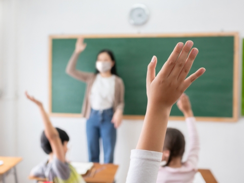 一家名字諧音都是「病」老爸姓魏替孩子取名！全班興奮
