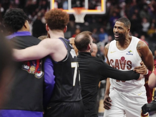 NBA》贏21分最後4秒灌籃！騎士犯潛規則 暴龍教頭怒罵：真的很沒品